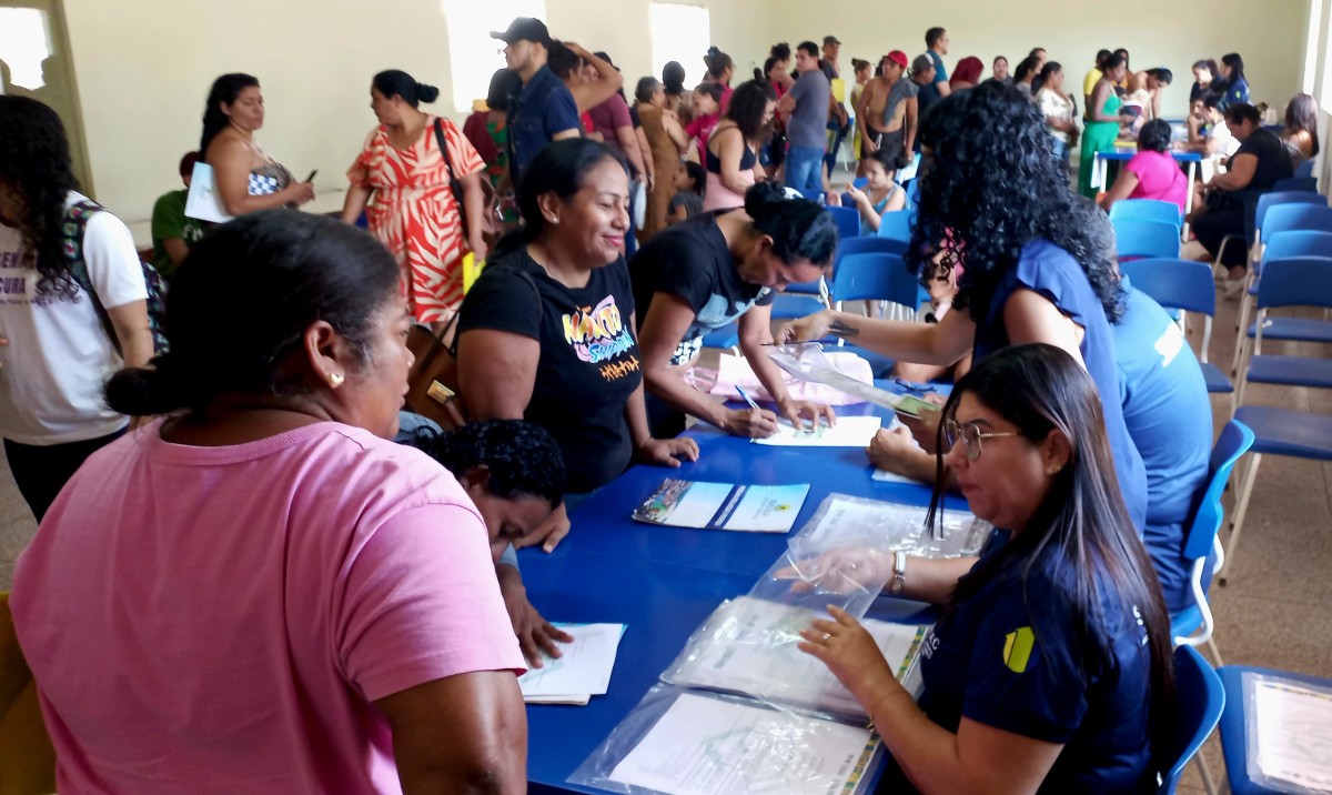 Para muitas famílias, a entrega do título definitivo representa o fim de uma longa espera
