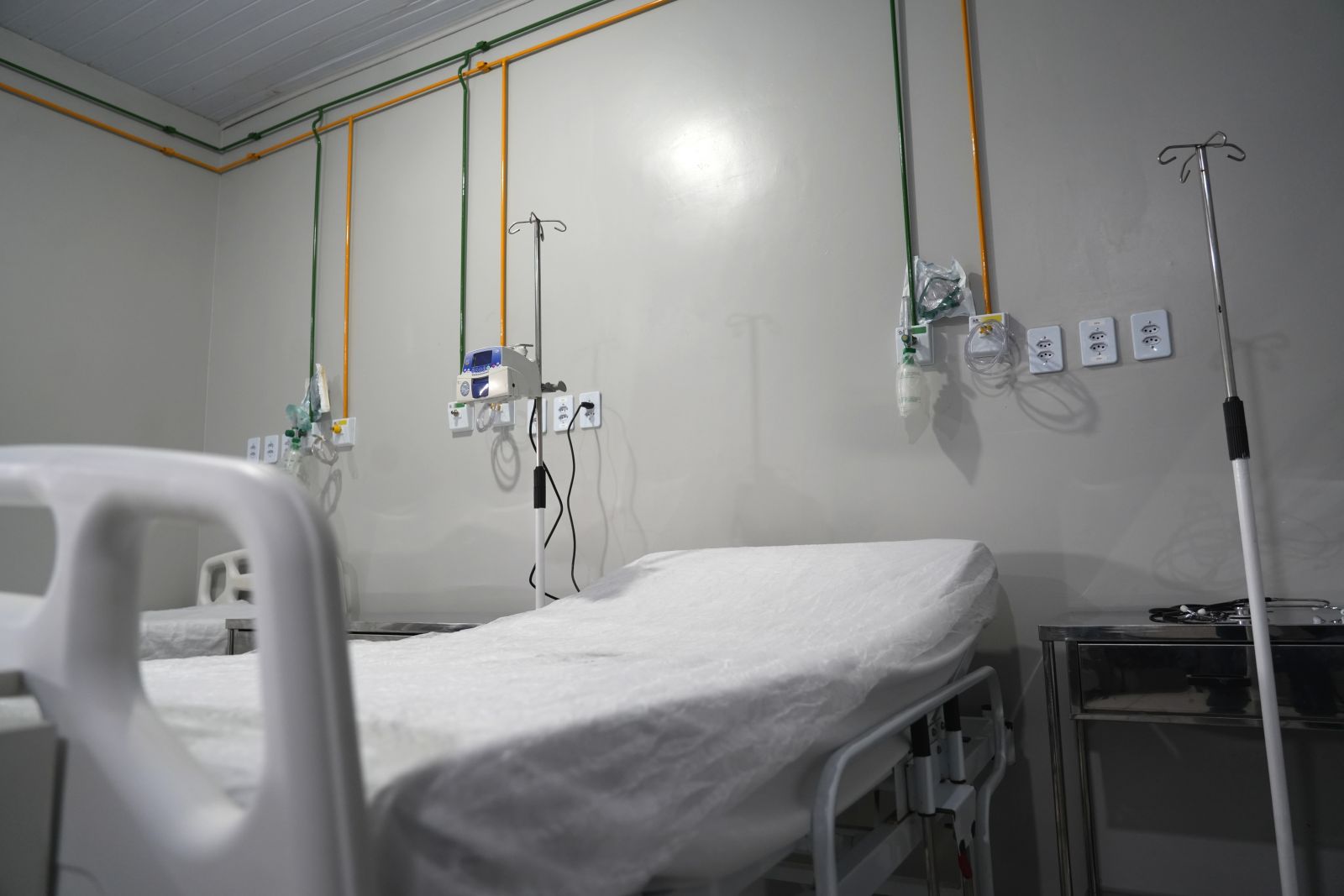 Além da estrutura de urgência e emergência, a nova unidade também passa a contar com uma base descentralizada do Serviço de Atendimento Móvel de Urgência 