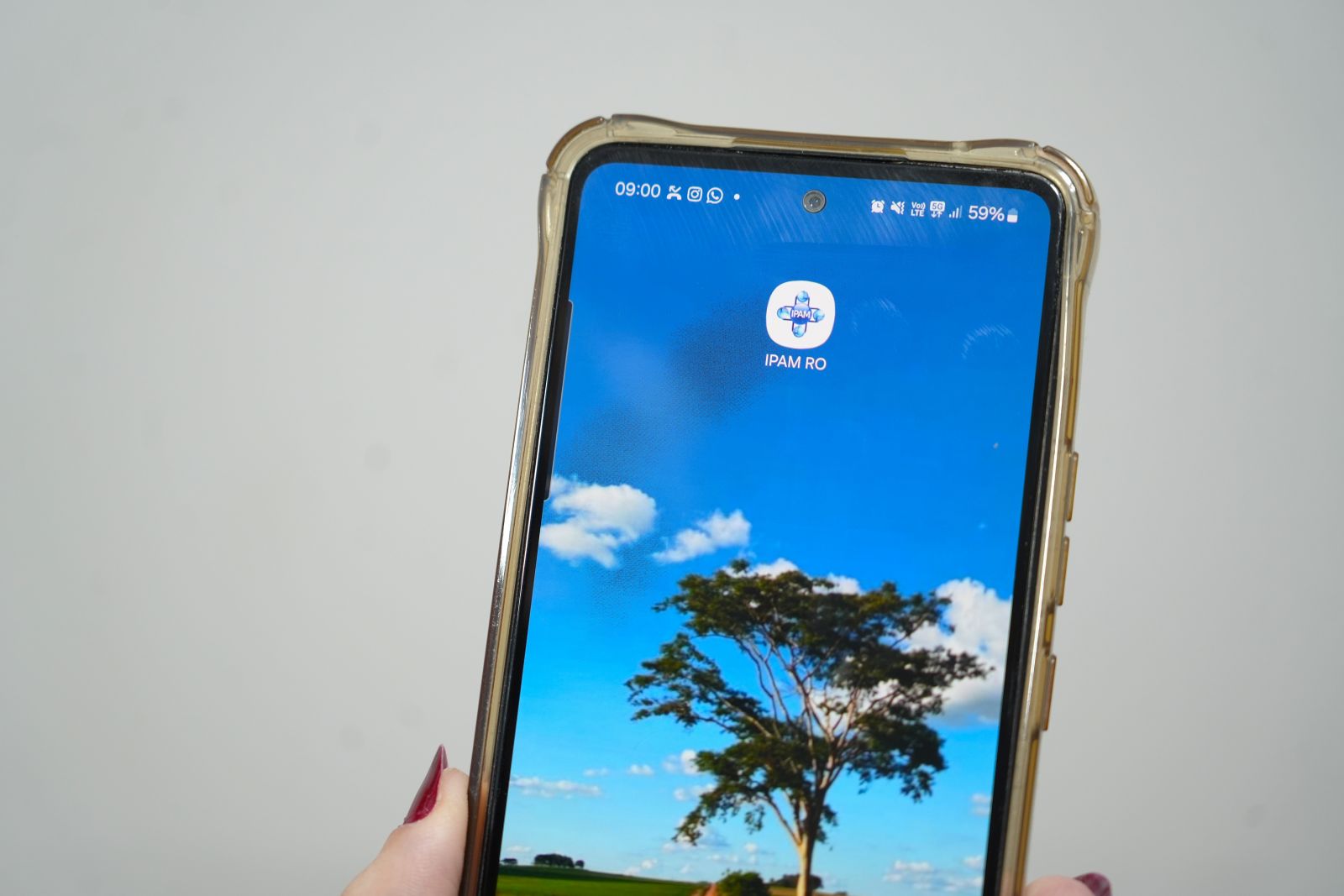 Para utilizar o app, o beneficiário precisa apenas baixar a ferramenta em seu smartphone (Android ou iOS)