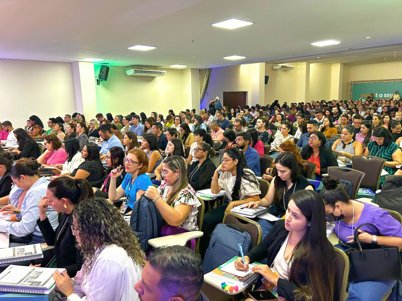 Cerca de 250 servidores da rede municipal participam da capacitação