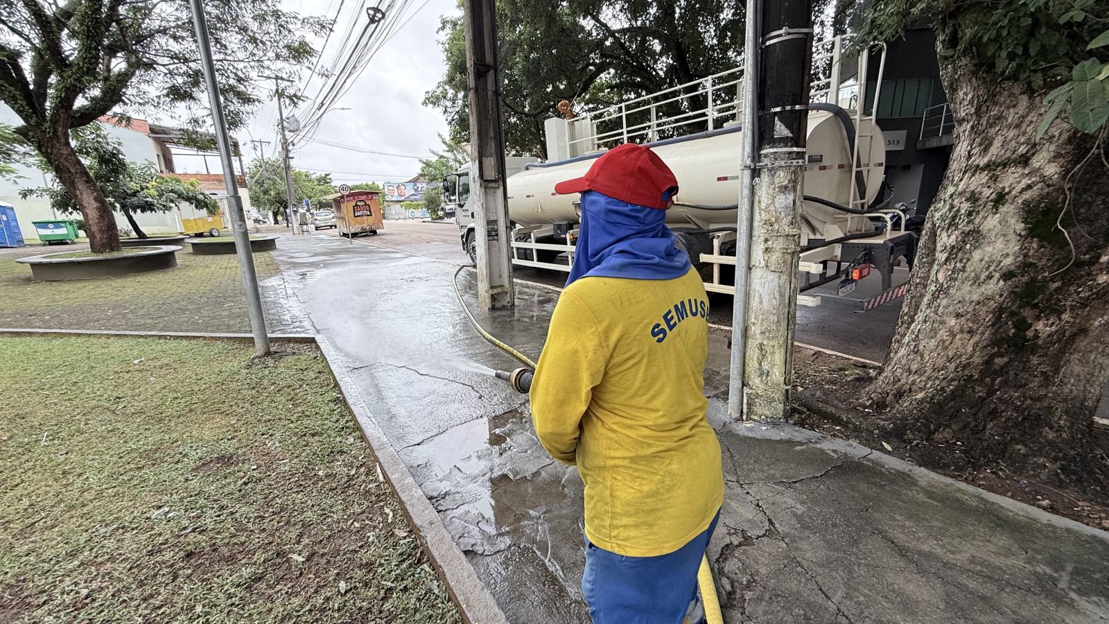 Após a lavagem das ruas e avenidas, deixando o ambiente limpo e organizado