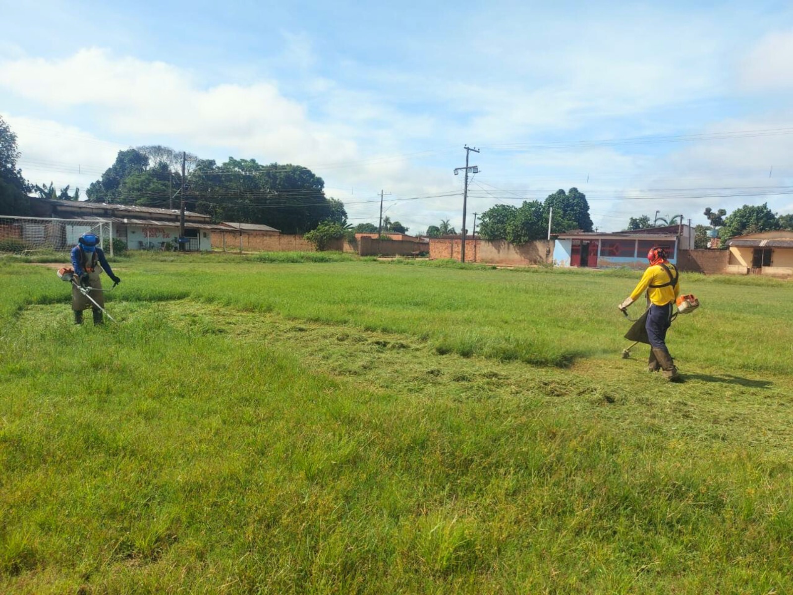 Equipe de DISG em plena ação executando mais um serviço de roço